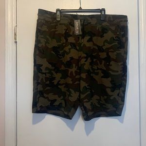 Camo shorts. NWT. Size 5XL